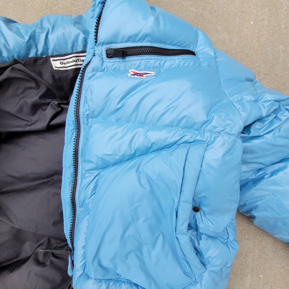 SAMPLE Asics ONITSUKA TIGER DOWN JACKET Light Blue Puffer Jacket with Purple - Picture 6 of 9